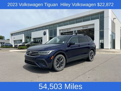 Used 2023 Volkswagen Tiguan SE w/ Panoramic Sunroof Package