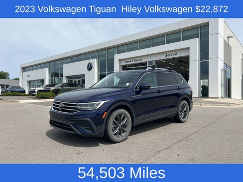 Used 2023 Volkswagen Tiguan SE w/ Panoramic Sunroof Package FWD image 1