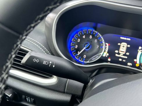 Used 2026 Chrysler Pacifica Select image 27