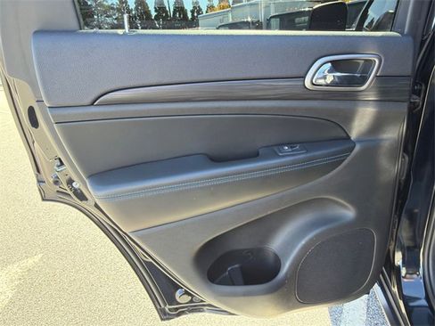 Used 2019 Jeep Grand Cherokee Laredo image 22