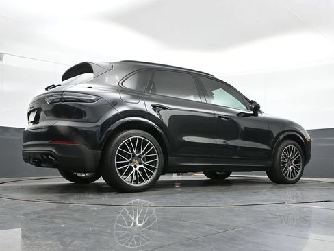 Used 2023 Porsche Cayenne AWD/4WD image 41