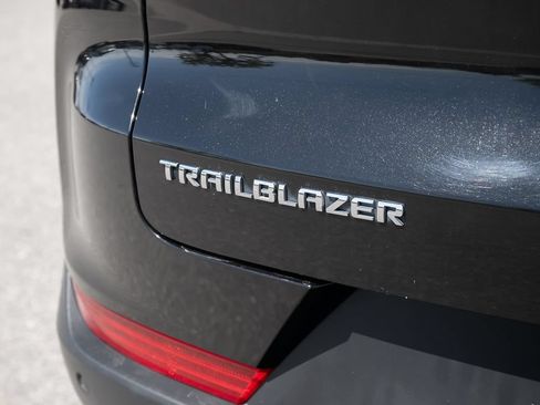 Used 2021 Chevrolet TrailBlazer LS FWD image 12