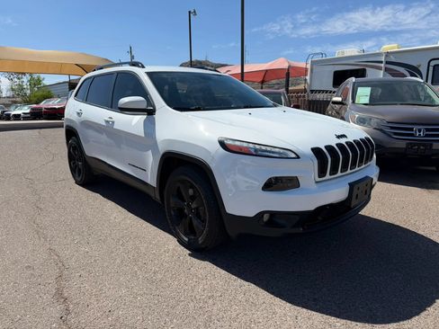 Used 2015 Jeep Cherokee Latitude w/ Cold Weather Group AWD/4WD image 3