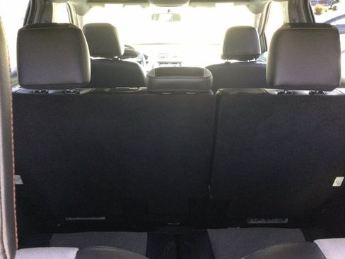 Used 2017 Ford Explorer XLT w/ Equipment Group 202A AWD/4WD image 17