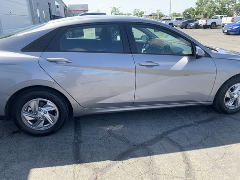 Used 2025 Hyundai Elantra SE FWD image 6