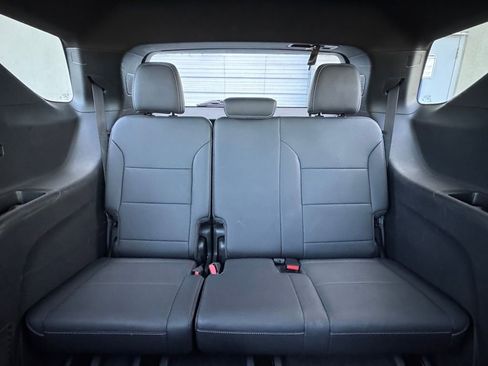 Used 2025 Chevrolet Traverse LT image 28