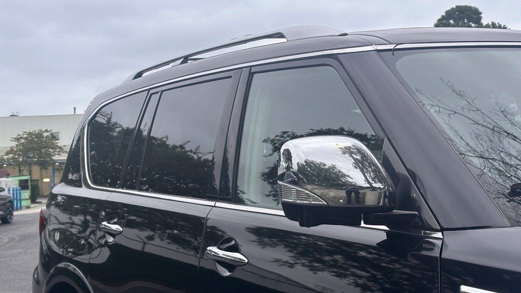 Used 2019 INFINITI QX80 Luxe w/ 22" Wheel Package AWD/4WD image 3