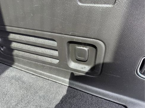 Used 2023 Chevrolet Traverse RS AWD/4WD image 10