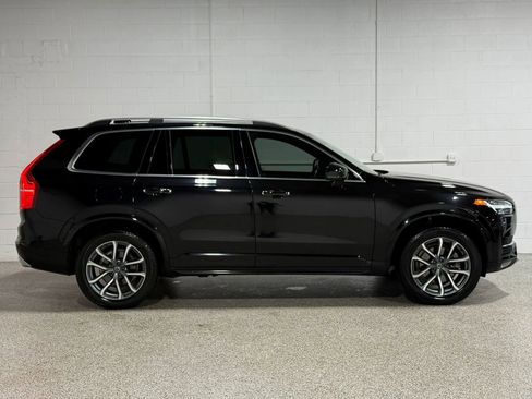 Used 2017 Volvo XC90 T6 Momentum w/ Vision Package image 5
