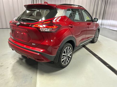 Used 2023 Nissan Kicks SR w/ SR Premium Package FWD image 7