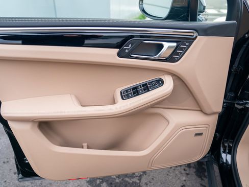 New 2026 Porsche Macan image 10