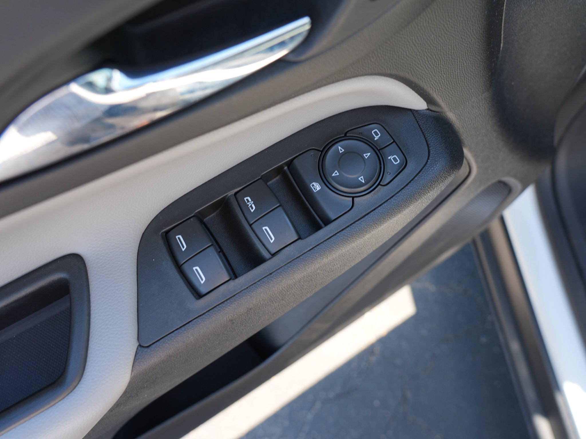 Used 2021 Chevrolet Equinox LS AWD/4WD image 17
