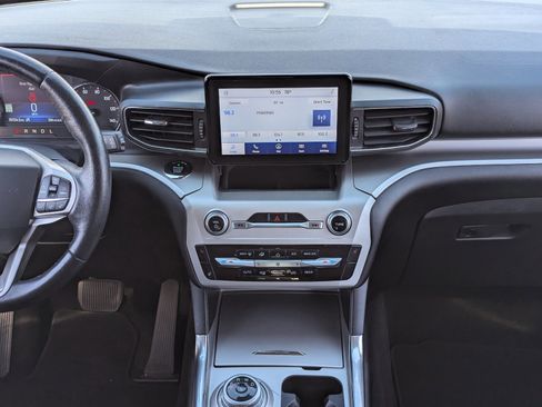 Used 2021 Ford Explorer XLT w/ Equipment Group 202A image 17