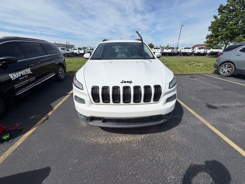 Used 2016 Jeep Cherokee Latitude w/ Cold Weather Group AWD/4WD image 8