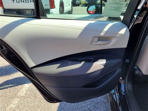 Used 2025 Toyota Corolla LE image 21