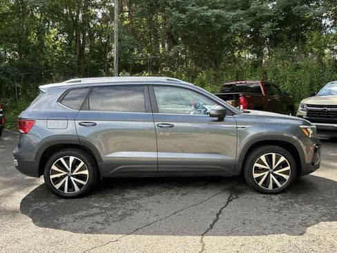 Used 2022 Volkswagen Taos SE AWD/4WD image 3