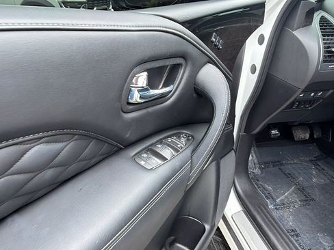 Used 2024 INFINITI QX80 Sensory AWD/4WD image 14