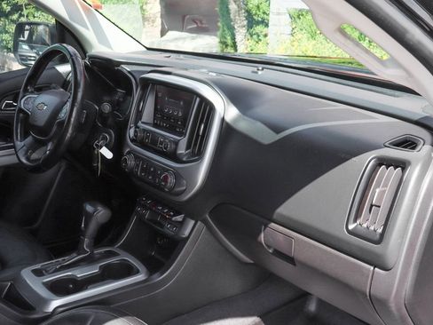 Used 2020 Chevrolet Colorado LT w/ Colorado RST Special Edition image 46