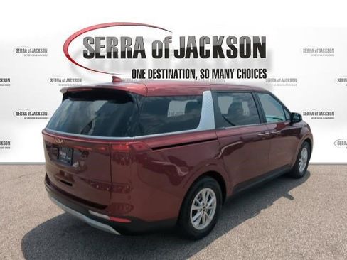 Certified 2024 Kia Carnival LX FWD image 8