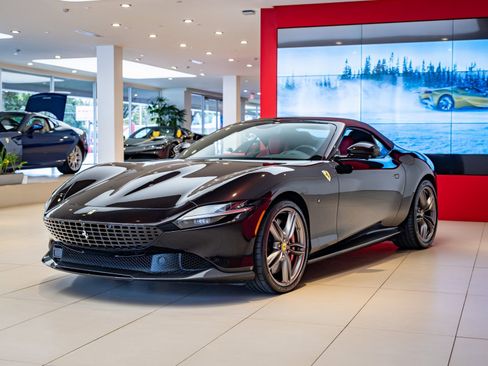 Used 2024 Ferrari Roma Spider image 33