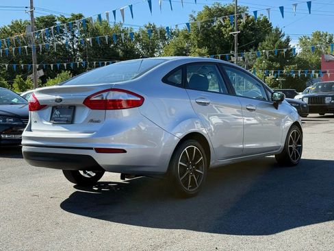 Used 2015 Ford Fiesta SE image 11