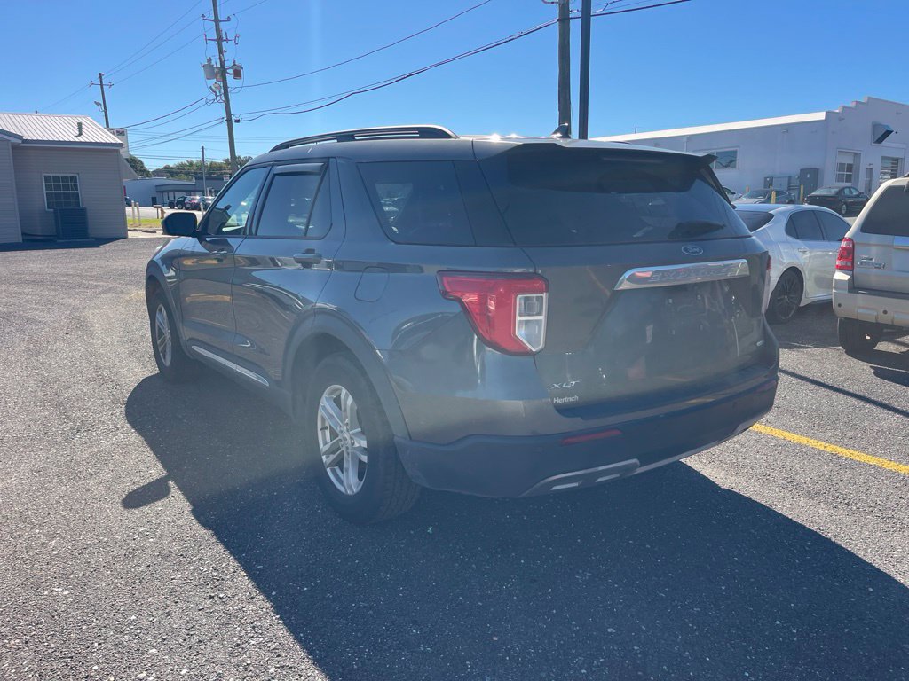 Used 2020 Ford Explorer XLT w/ Equipment Group 202A AWD/4WD image 3