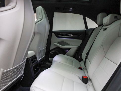 Used 2025 Porsche Macan Electric image 23