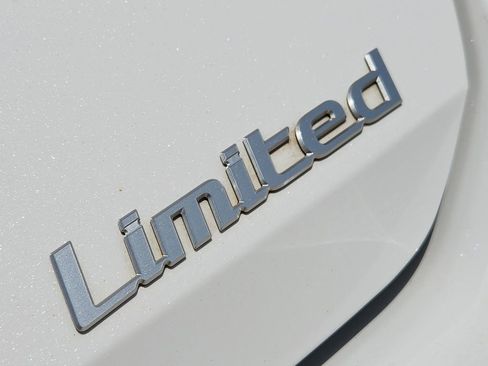 Used 2024 Hyundai Elantra Limited image 15