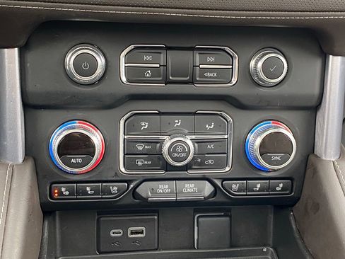 Used 2023 GMC Yukon SLT w/ SLT Premium Package image 20