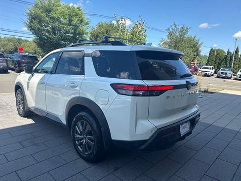 Used 2023 Nissan Pathfinder SV w/ SV Premium Package AWD/4WD image 6