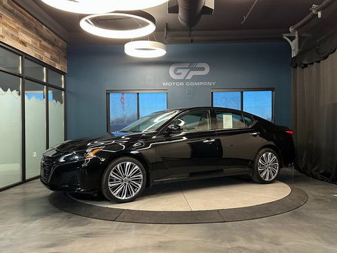 Used 2023 Nissan Altima 2.5 SL AWD/4WD image 7