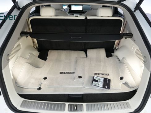 Used 2023 Genesis GV60 Advanced image 8