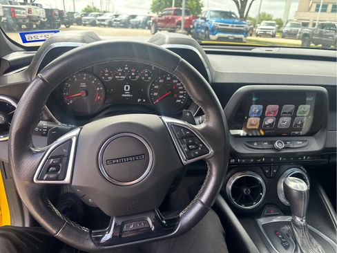 Used 2017 Chevrolet Camaro SS image 8