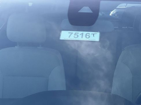 Used 2022 Chevrolet Traverse LS image 33