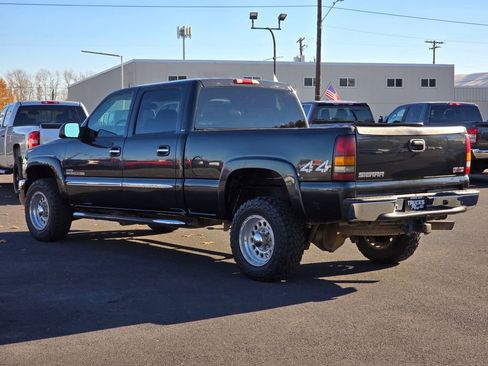 Used 2005 GMC Sierra 2500 SLT w/ Heavy-Duty Power Package image 3