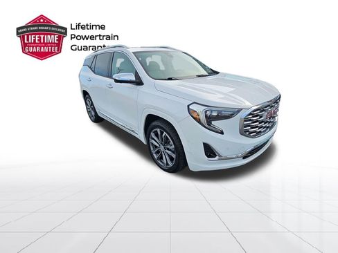 Used 2020 GMC Terrain Denali w/ Denali Premium Package FWD image 5