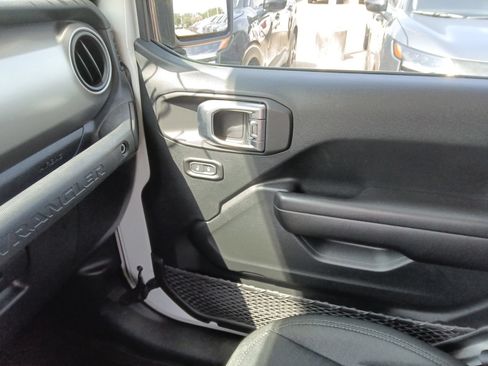 Used 2021 Jeep Wrangler Unlimited Sport AWD/4WD image 15
