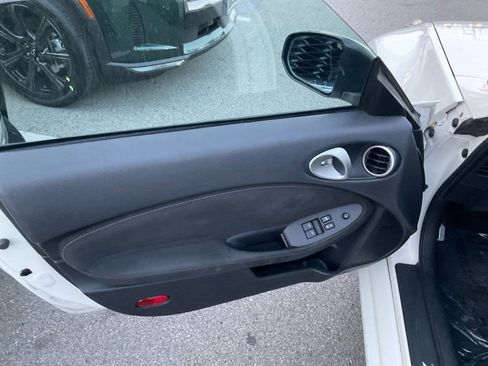 Used 2020 Nissan 370Z Touring Sport image 11