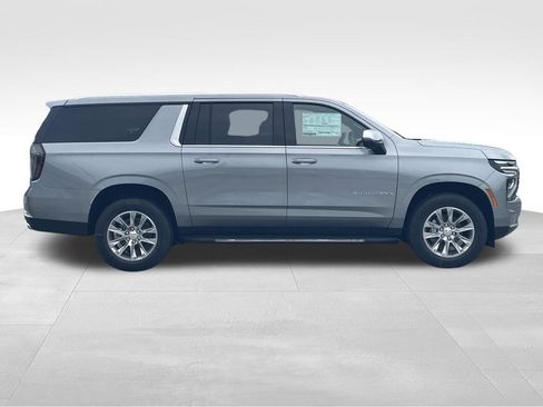 New 2026 Chevrolet Suburban Premier w/ Sun And Tow Package AWD/4WD image 2