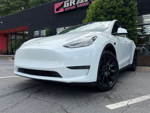 Used 2022 Tesla Model Y Long Range AWD/4WD image 2