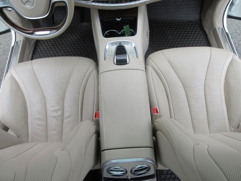 Used 2017 Mercedes-Benz S 550 Sedan image 18