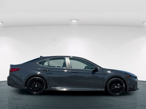 Used 2025 Toyota Camry SE w/ Convenience Package FWD image 8