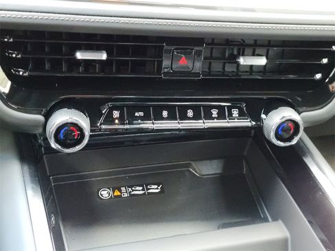 New 2025 Chevrolet Suburban High Country image 22