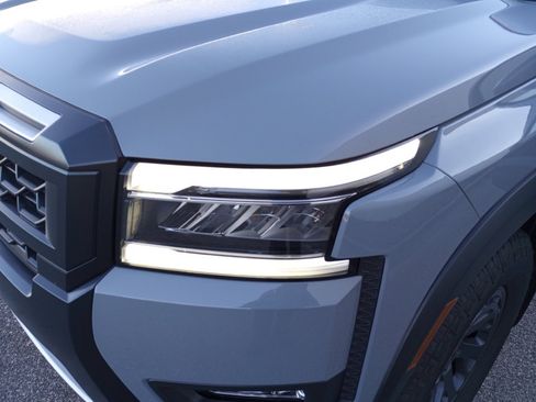 Used 2025 Nissan Frontier PRO-4X image 26