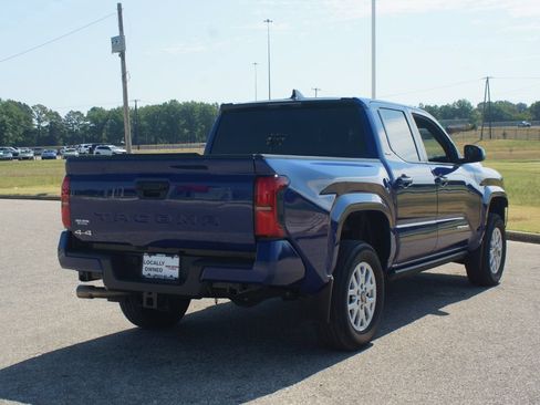 Used 2024 Toyota Tacoma SR5 AWD/4WD image 21