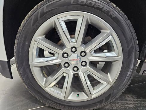 Used 2018 GMC Yukon SLE AWD/4WD image 9