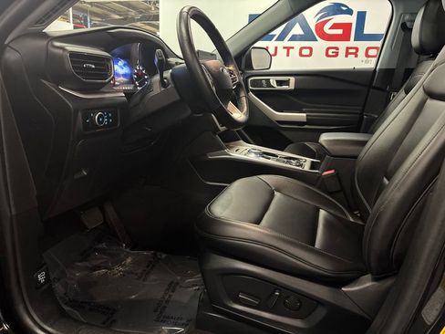 Used 2024 Ford Explorer XLT w/ Equipment Group 202A AWD/4WD image 17