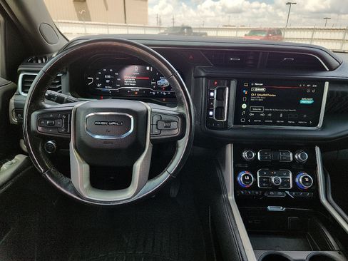 Used 2022 GMC Yukon XL Denali AWD/4WD image 10