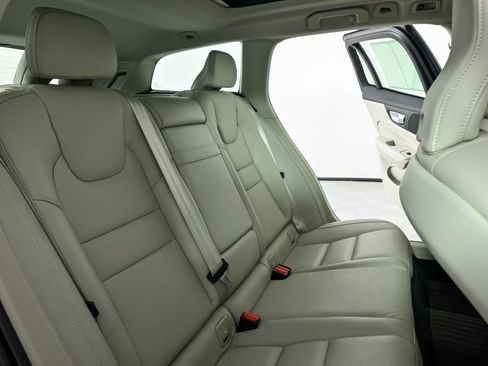 Used 2020 Volvo V60 T5 Momentum w/ Protection Package Premier image 20