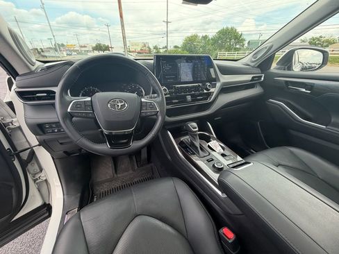 Used 2020 Toyota Highlander Platinum image 13